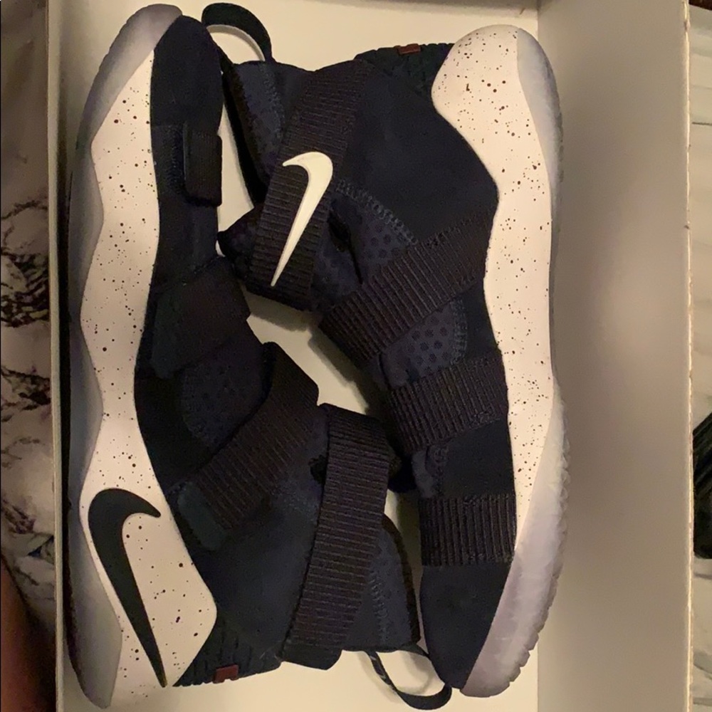 LEBRON SOLDIER XI